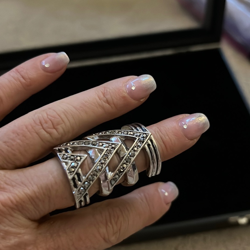 silver and stone triangle accordion cocktail ring